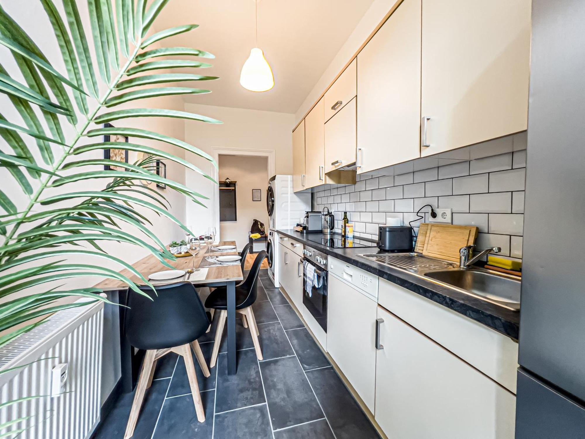 Grosse 3 Schlafzimmer Unterkunft Mit Kueche, Bad, Waschmaschine & Balkon Am Zoo Lipsia Esterno foto