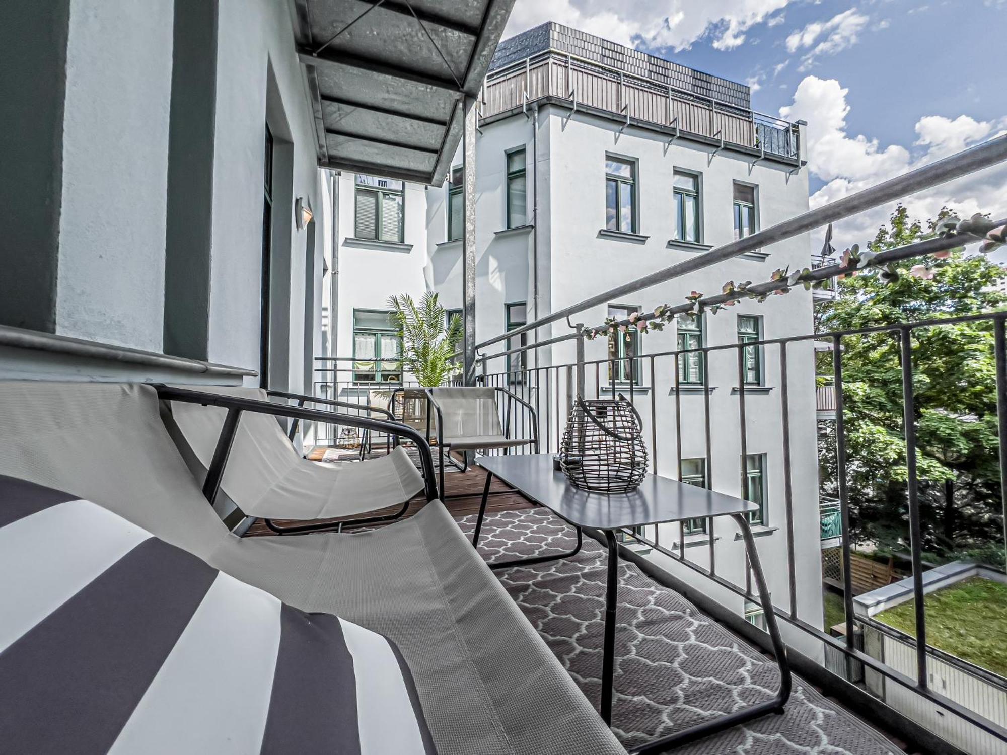 Grosse 3 Schlafzimmer Unterkunft Mit Kueche, Bad, Waschmaschine & Balkon Am Zoo Lipsia Esterno foto